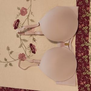 Victoria Secret  Incredible  Bra 34D